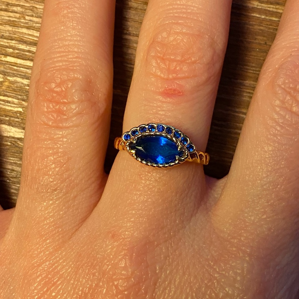 Elegant Blue and Gold eye shaped Ring
